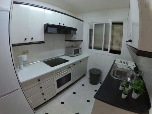 Tasteful single bedroom in a student flat, in Chamartín - Gallery - 17