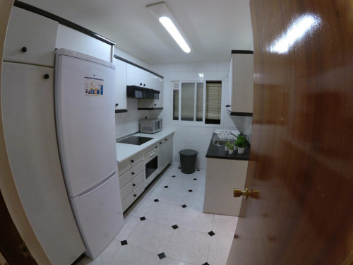 Tasteful single bedroom in a student flat, in Chamartín - Gallery - 18