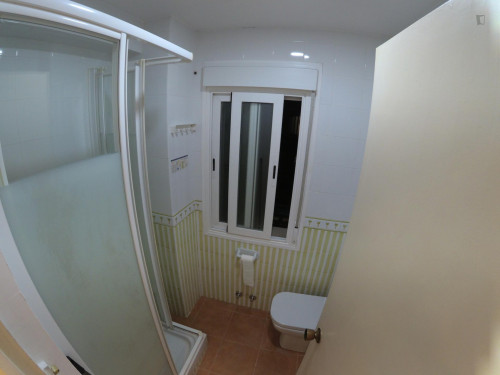 Tasteful single bedroom in a student flat, in Chamartín - Gallery - 10