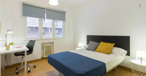 Elegant Double Bedroom Near The Chamartín Train Station - 2