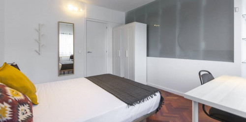 Luminous double bedroom close to Avenida de la Paz Metro - Gallery - 29