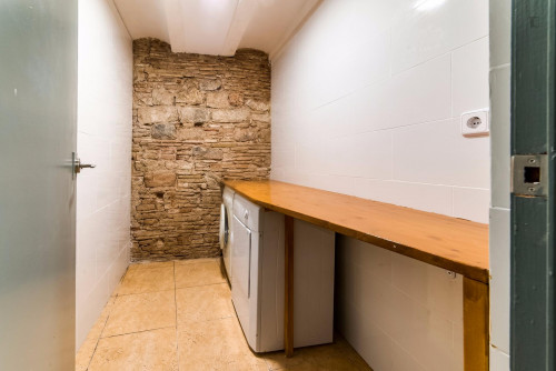 Restful double bedroom in a 5-bedroom flat, in El Raval - Gallery - 9