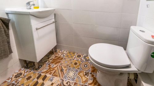 Restful double bedroom in a 5-bedroom flat, in El Raval - Gallery - 11