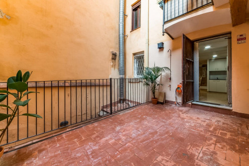 Restful double bedroom in a 5-bedroom flat, in El Raval - Gallery - 5