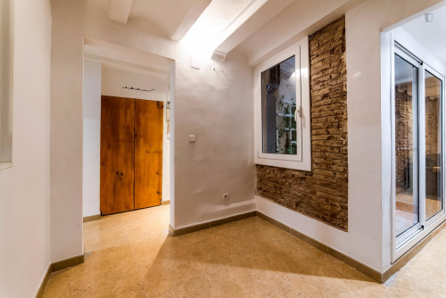 Restful double bedroom in a 5-bedroom flat, in El Raval - Gallery - 7