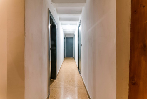 Restful double bedroom in a 5-bedroom flat, in El Raval - Gallery - 8