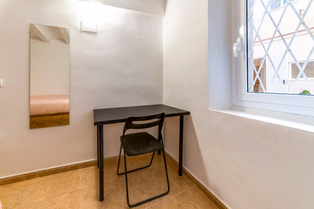 Restful double bedroom in a 5-bedroom flat, in El Raval  - Gallery -  4