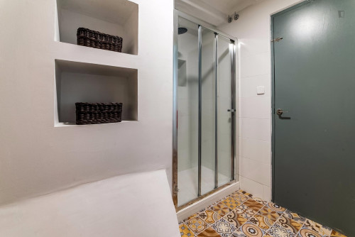 Restful double bedroom in a 5-bedroom flat, in El Raval - Gallery - 13