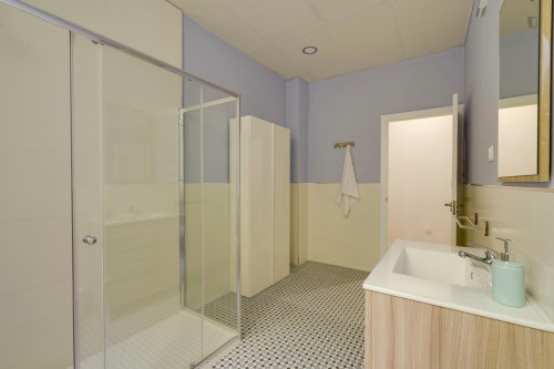 Inviting Double Bedroom next to Retiro Metro  - Gallery -  5