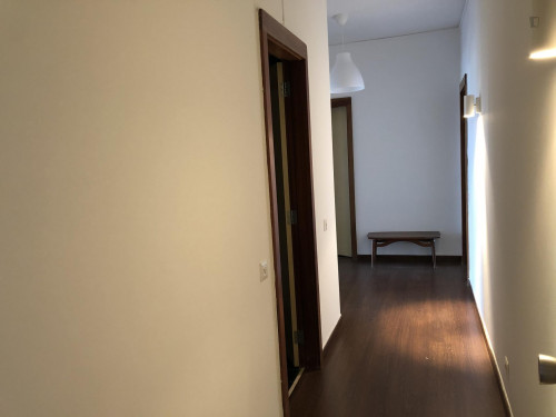 Double bedroom in spacious 4-bedroom flat in Olaias - Gallery - 14