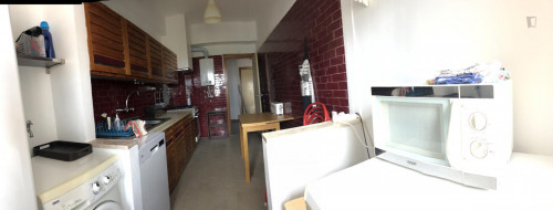 Double bedroom in spacious 4-bedroom flat in Olaias - Gallery - 5