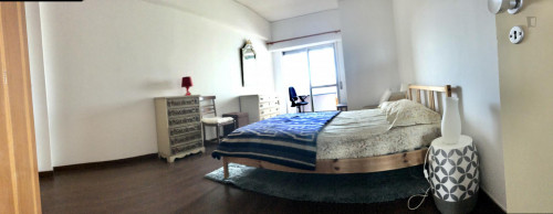 Double bedroom in spacious 4-bedroom flat in Olaias  - Gallery -  1