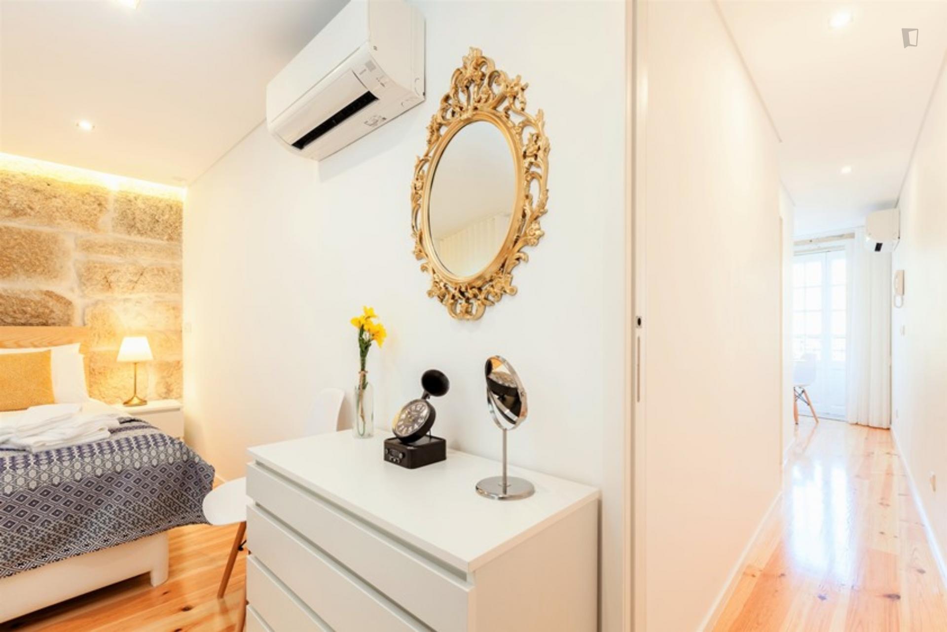 1-Bedroom apartment near São Bento metro station