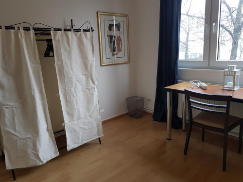 Amazing bedroom in a 3-bedroom flat in Moabit - Gallery - 5