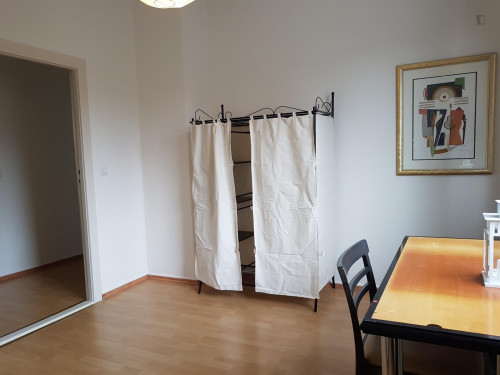 Amazing bedroom in a 3-bedroom flat in Moabit - Gallery - 7