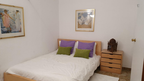 Double bedroom near Drassanes metro station