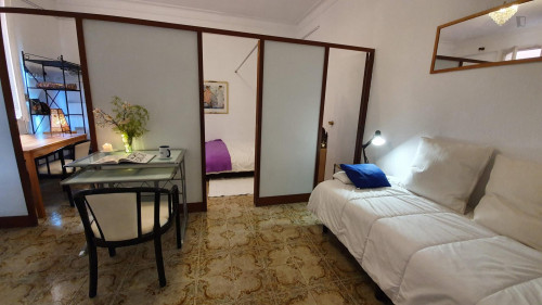 Double bedroom near Drassanes metro station