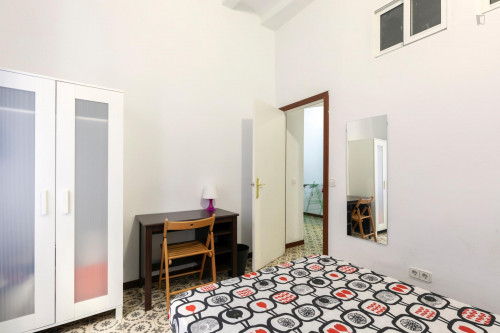Very cool double bedroom near the Sant Antoni metro  - Gallery -  2