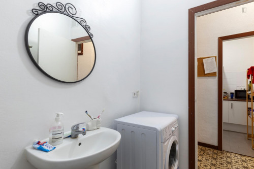 Very cool double bedroom near the Sant Antoni metro