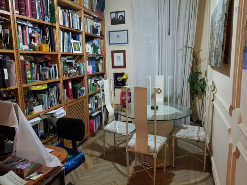 Single bedroom in a 2-bedroom apartment near Islas Filipinas metro station