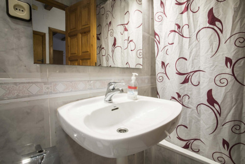 Very cool double bedroom in El Raval - Gallery - 3