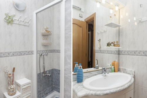 Cool bedroom near Badal Metro Station - Gallery - 11