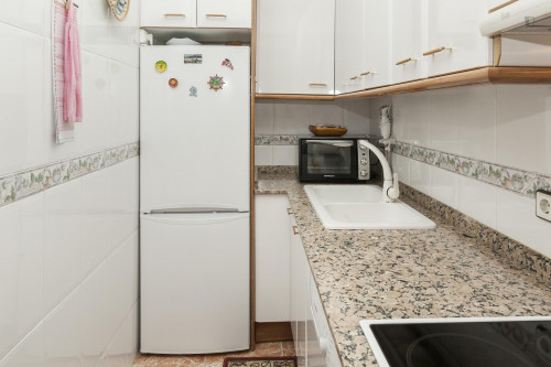Cool bedroom near Badal Metro Station - Gallery - 9