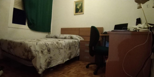 Cool bedroom near Badal Metro Station