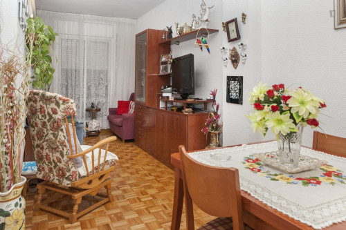 Cool bedroom near Badal Metro Station - Gallery - 5