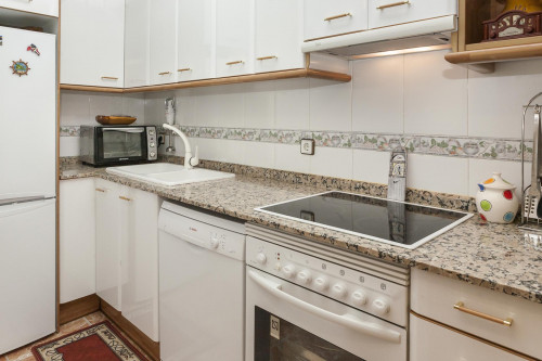 Cool bedroom near Badal Metro Station - Gallery - 10