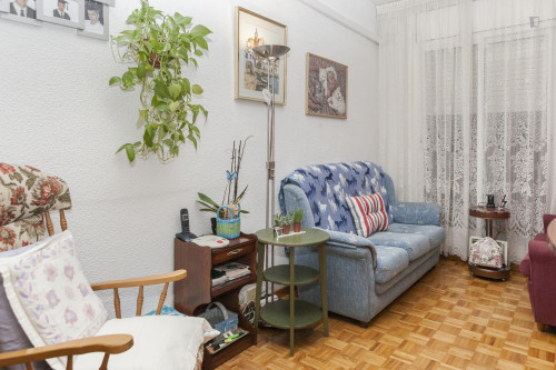 Cool bedroom near Badal Metro Station - Gallery - 7