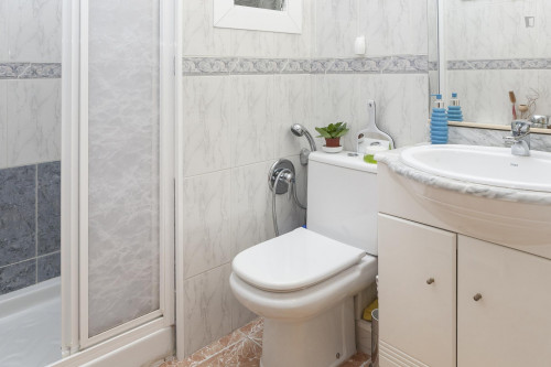 Cool bedroom near Badal Metro Station - Gallery - 12