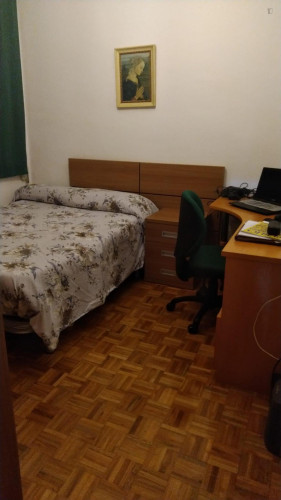 Cool bedroom near Badal Metro Station