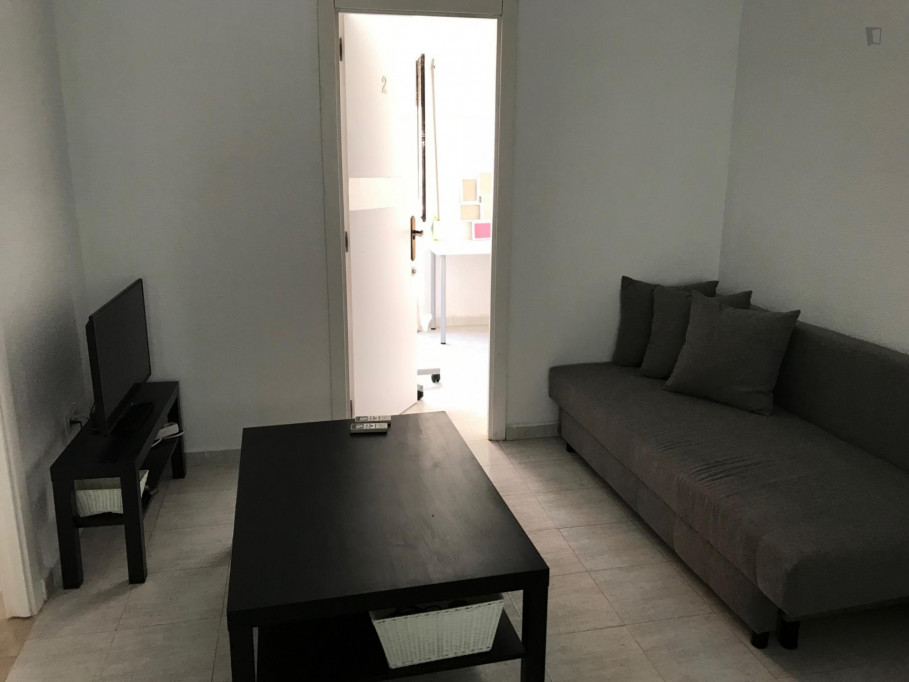 Bright single bedroom in proximity to the Centre Comercial Arena Multiespai