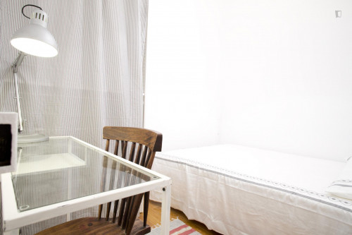 Cosy double bedroom in Bairro Alto, near Principe Real  - Gallery -  2