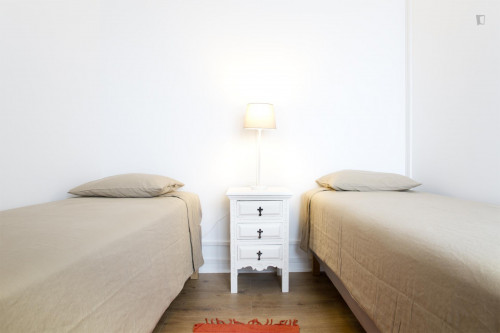 Bright twin ensuite bedroom in Bairro Alto  - Gallery -  5