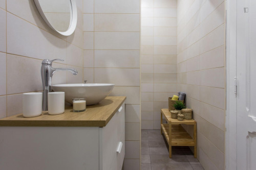 Welcoming Single Bedroom, With Balcony, by Alameda - Gallery - 12