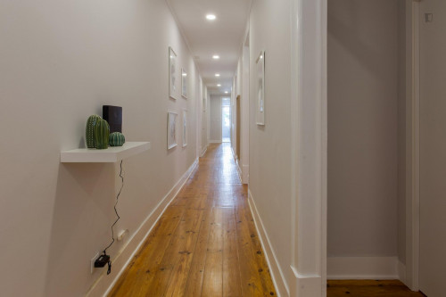 Welcoming Single Bedroom, With Balcony, by Alameda - Gallery - 10