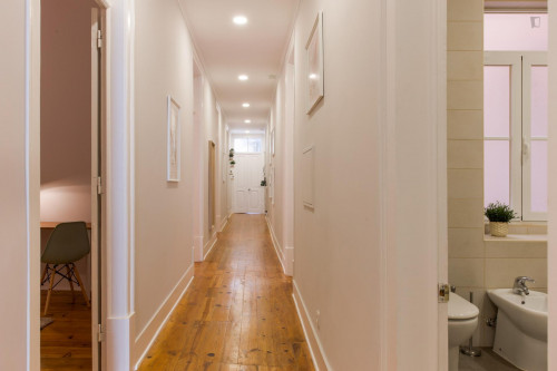 Welcoming Single Bedroom, With Balcony, by Alameda - Gallery - 9