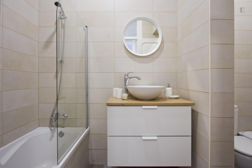 Welcoming Single Bedroom, With Balcony, by Alameda - Gallery - 13