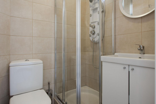 Welcoming Single Bedroom, With Balcony, by Alameda - Gallery - 11