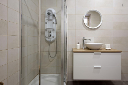 Welcoming Single Bedroom, With Balcony, by Alameda - Gallery - 15