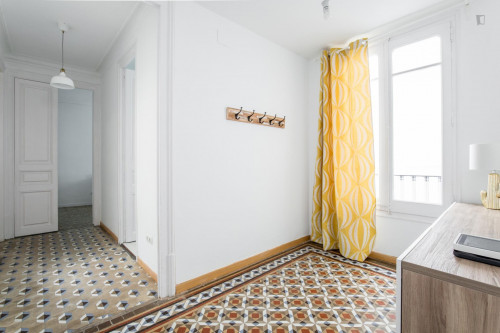 Great double bedroom close to Universitat de Barcelona