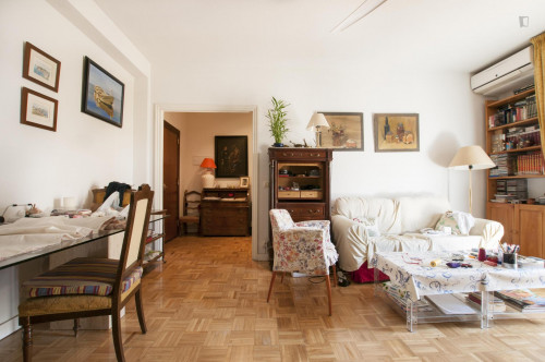 Bright single bedroom in Chamartín