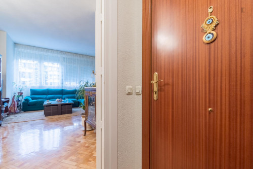 Very neat single bedroom near the Colombia metro