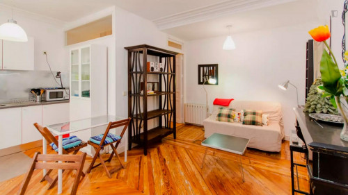 Well-decorated 1-bedroom apartment in a historic block of Trafalgar - Gallery - 19