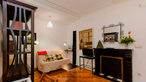 Well-decorated 1-bedroom apartment in a historic block of Trafalgar - Gallery - 5