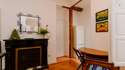 Well-decorated 1-bedroom apartment in a historic block of Trafalgar - Gallery - 10