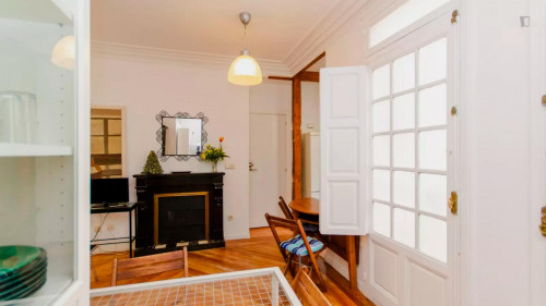 Well-decorated 1-bedroom apartment in a historic block of Trafalgar - Gallery - 38