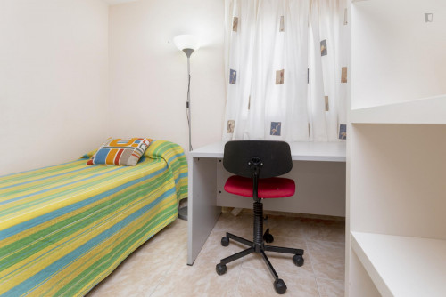 Snug single bedroom close to Laguna metro station  - Gallery -  2